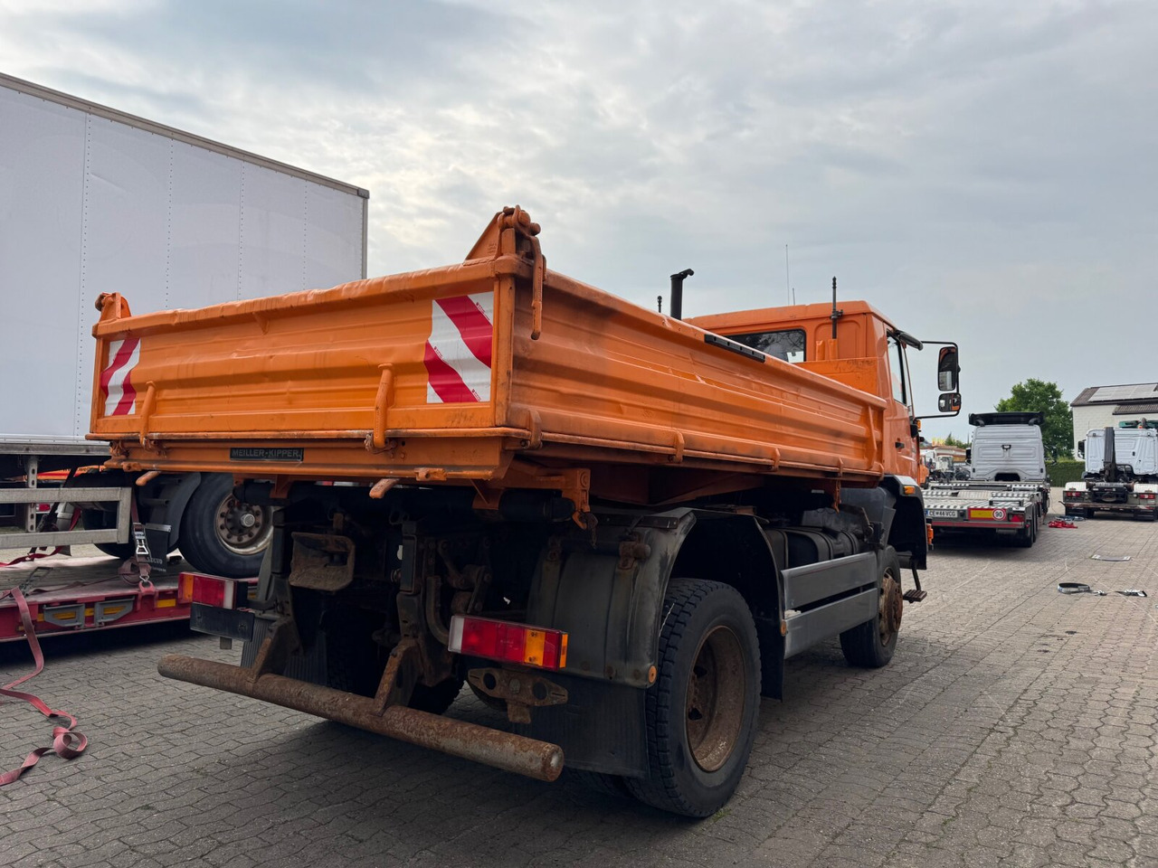 MAN 14.225 LAK 4x4 BB 14.225 LAK 4x4 BB, Winterdienstausstattung - Billenőplatós teherautó: 3 kép. MAN 14.225 LAK 4x4 BB 14.225 LAK 4x4 BB, Winterdienstausstattung - Billenőplatós teherautó: 3 kép.