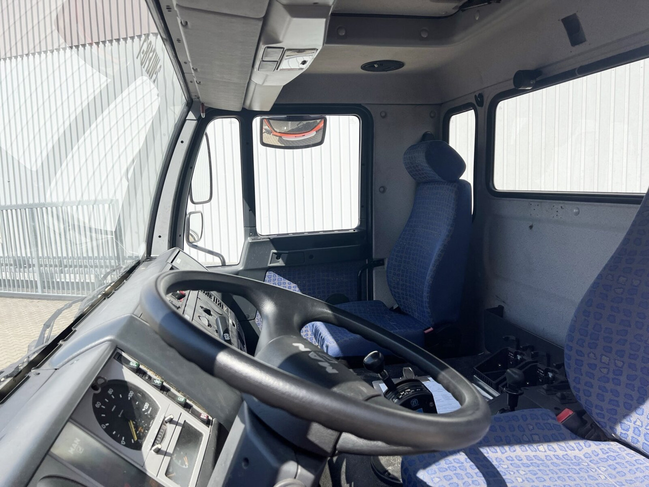 MAN 25/18.284 6x2-4 LL 25/18.284 6x2-4 LL,Kran HMF 1113 K3, Funk, Retarder - Horgos rakodó teherautó, Darus autó: 5 kép. MAN 25/18.284 6x2-4 LL 25/18.284 6x2-4 LL,Kran HMF 1113 K3, Funk, Retarder - Horgos rakodó teherautó, Darus autó: 5 kép.