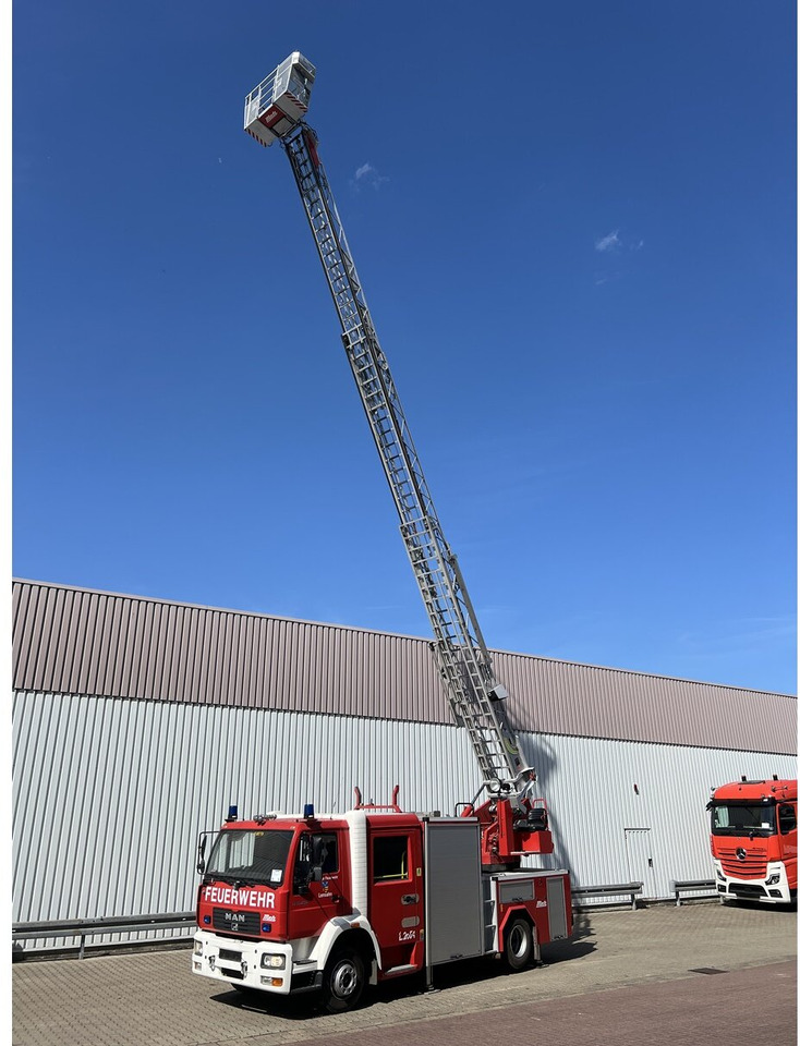 MAN LE 15.255 4x2 LLC Doka, Metz DLA-K 12/9 Drehleiter LE 15.255 4x2 LLC Doka, Metz DLA-K 12/9 Feuerwehr Drehleiter - Mentőautó: 1 kép. MAN LE 15.255 4x2 LLC Doka, Metz DLA-K 12/9 Drehleiter LE 15.255 4x2 LLC Doka, Metz DLA-K 12/9 Feuerwehr Drehleiter - Mentőautó: 1 kép.