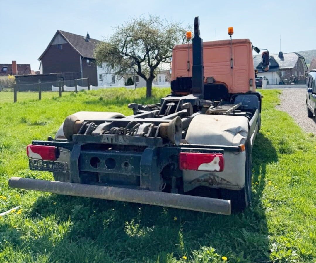 MAN LE 18.280 4x2 LL LE 18.280 4x2 LL, 6-Zylinder, Winterdienstausstattung - Horgos rakodó teherautó: 3 kép. MAN LE 18.280 4x2 LL LE 18.280 4x2 LL, 6-Zylinder, Winterdienstausstattung - Horgos rakodó teherautó: 3 kép.