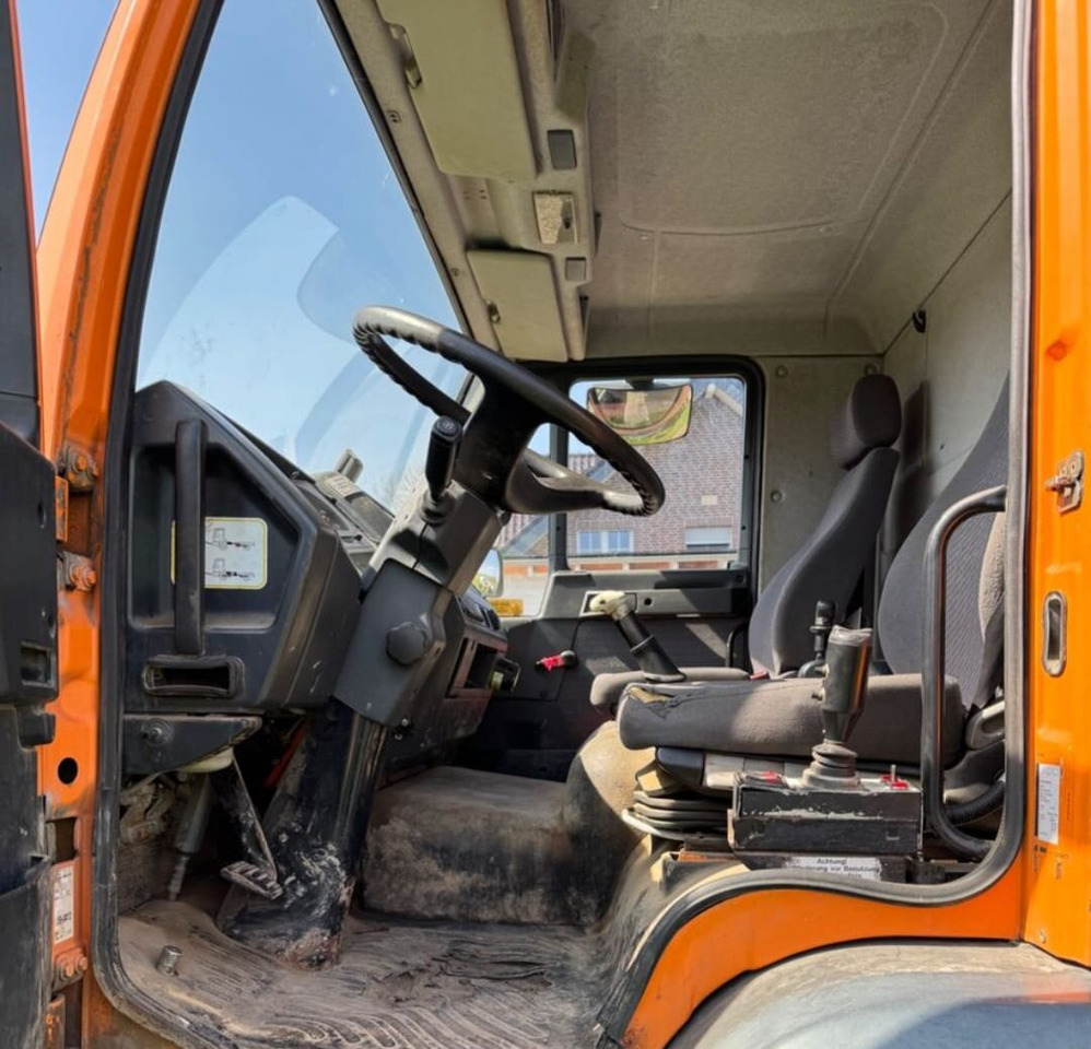 MAN LE 18.280 4x2 LL LE 18.280 4x2 LL, 6-Zylinder, Winterdienstausstattung - Horgos rakodó teherautó: 5 kép. MAN LE 18.280 4x2 LL LE 18.280 4x2 LL, 6-Zylinder, Winterdienstausstattung - Horgos rakodó teherautó: 5 kép.
