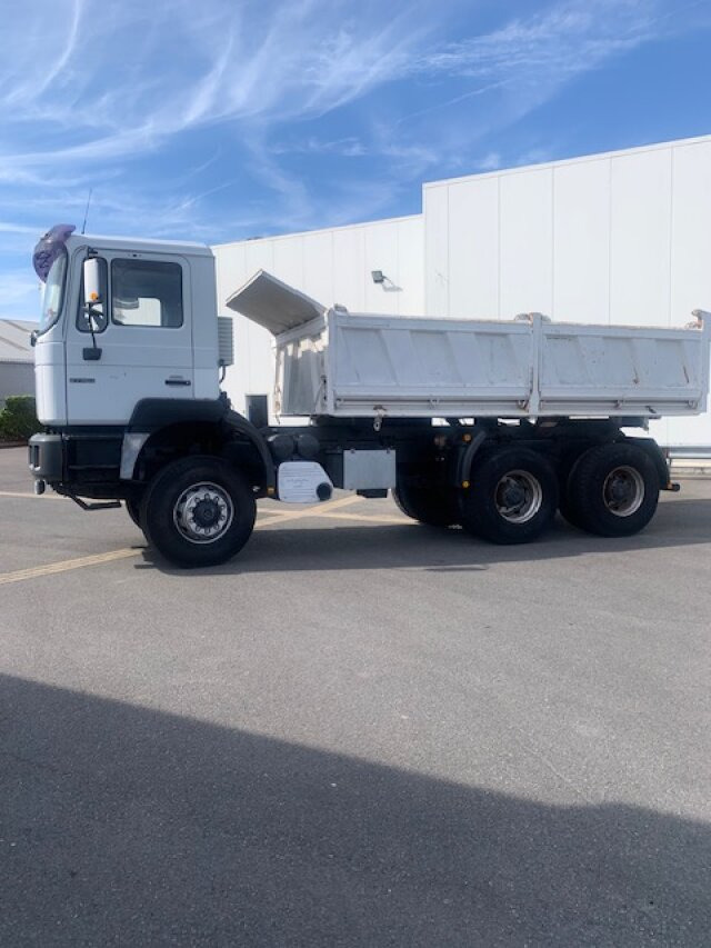 MAN T42 T42 6x6 - Billenőplatós teherautó: 1 kép. MAN T42 T42 6x6 - Billenőplatós teherautó: 1 kép.