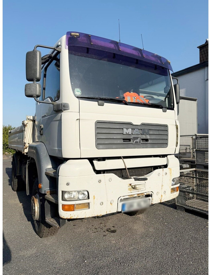 MAN TGA 18.360 4X4 BB TGA 18.360 4X4 BB - Billenőplatós teherautó: 2 kép. MAN TGA 18.360 4X4 BB TGA 18.360 4X4 BB - Billenőplatós teherautó: 2 kép.