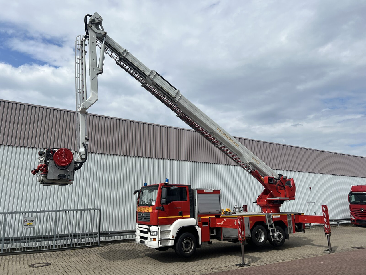 MAN TGA 26.360 6x2-2 LL, Magirus ALP 375 TGA 26.360 6x2-2 LL, Magirus ALP 375 - Mentőautó: 1 kép. MAN TGA 26.360 6x2-2 LL, Magirus ALP 375 TGA 26.360 6x2-2 LL, Magirus ALP 375 - Mentőautó: 1 kép.