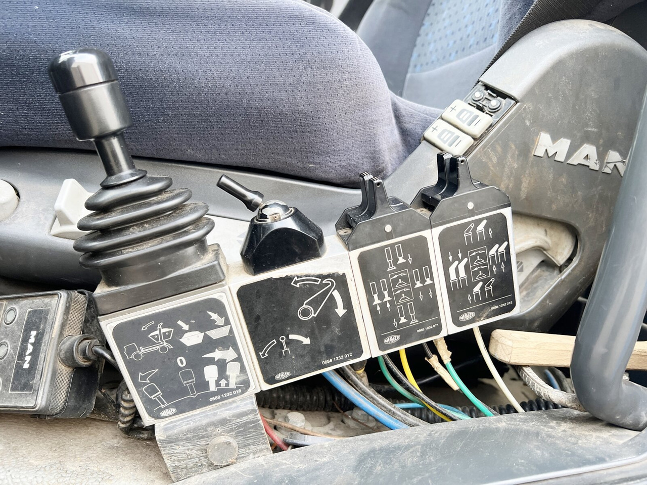 Konténerszállító MAN TGA 26.410 6X2/4 BL Motorschaden! TGA 26.410 6X2/4 BL, Vorlauf Lenk-Liftachse, Meiller Tele.: 14 kép. Konténerszállító MAN TGA 26.410 6X2/4 BL Motorschaden! TGA 26.410 6X2/4 BL, Vorlauf Lenk-Liftachse, Meiller Tele.: 14 kép.