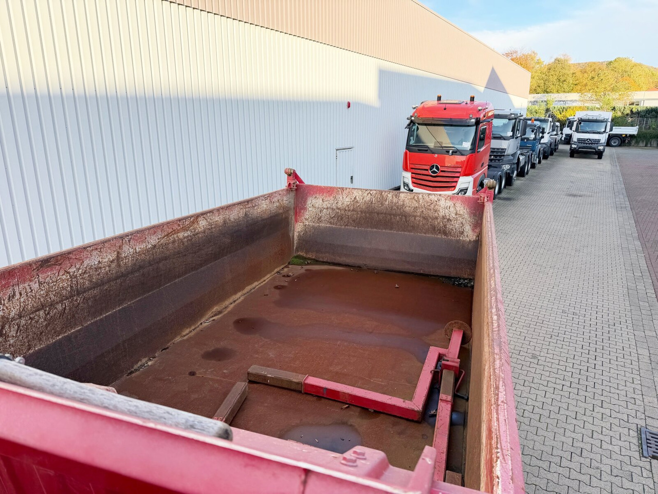 MAN TGA 26.480 6X6H BL TGA 26.480 6X6H BL, HydroDrive, Intarder, Wechselsystem (Sattelplatte) - Billenőplatós teherautó: 2 kép. MAN TGA 26.480 6X6H BL TGA 26.480 6X6H BL, HydroDrive, Intarder, Wechselsystem (Sattelplatte) - Billenőplatós teherautó: 2 kép.