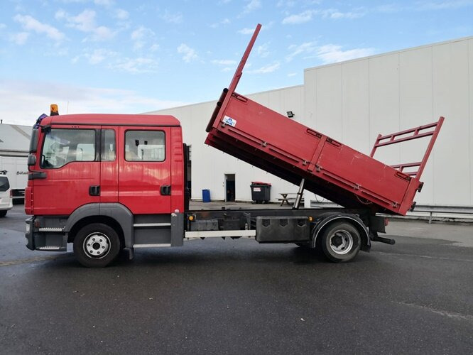 MAN TGL 12.180 4x2 BB Doka TGL 12.180 4x2 BB Doka - Billenőplatós teherautó: 1 kép. MAN TGL 12.180 4x2 BB Doka TGL 12.180 4x2 BB Doka - Billenőplatós teherautó: 1 kép.