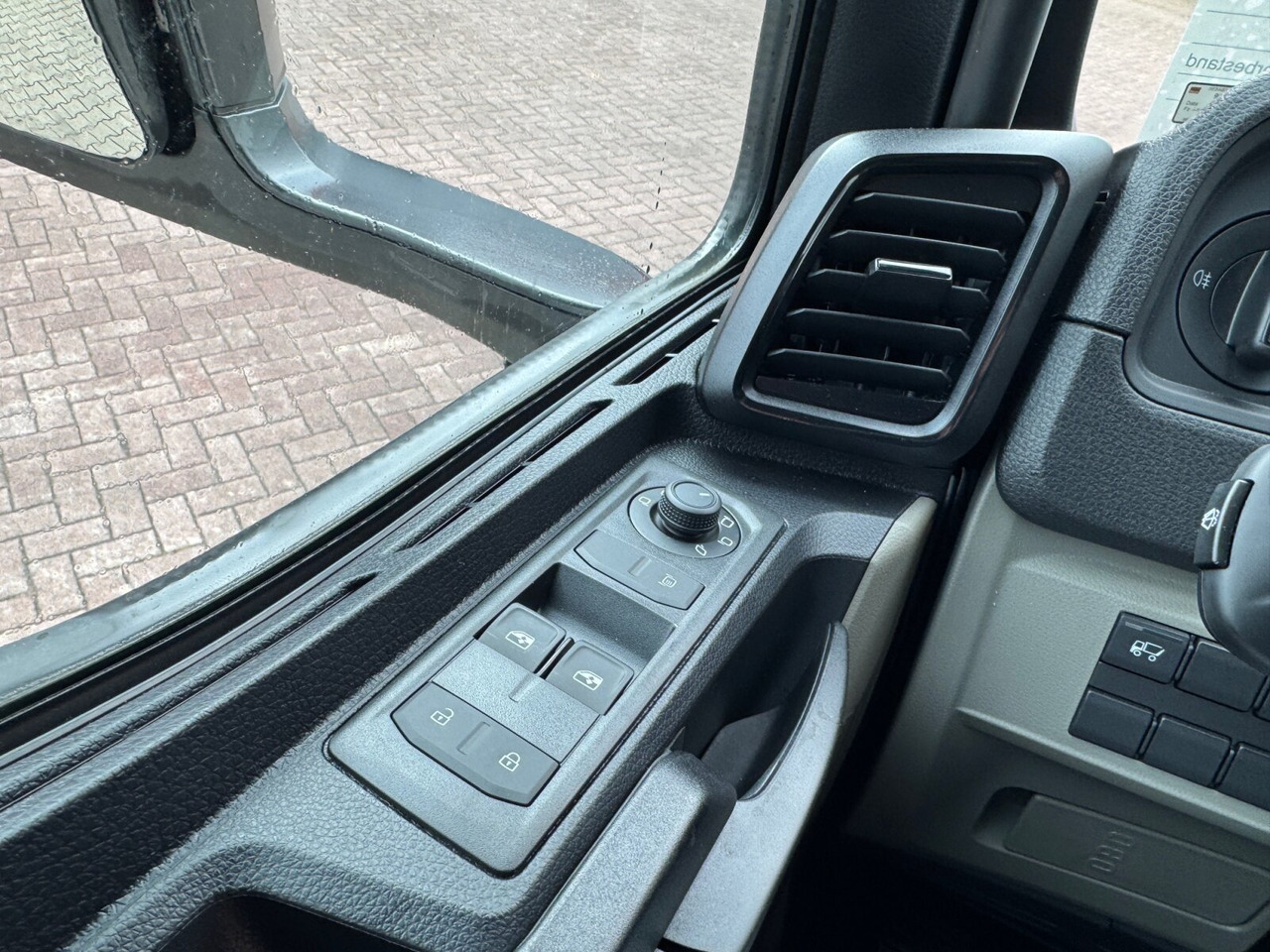 Új Platós teherautó MAN TGL 8.160/190 4x2 BL CH TGL 8.160/190 4x2 BL CH: 6 kép. Új Platós teherautó MAN TGL 8.160/190 4x2 BL CH TGL 8.160/190 4x2 BL CH: 6 kép.