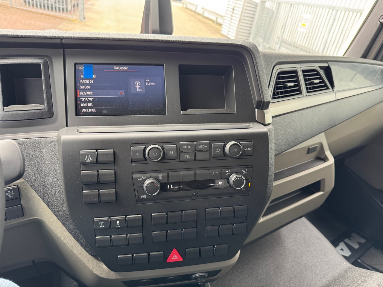 MAN TGL 8.160 4x2 BL CH TGL 8.160 4x2 BL CH, 3x VORHANDEN! - Alvaz teherautó: 5 kép. MAN TGL 8.160 4x2 BL CH TGL 8.160 4x2 BL CH, 3x VORHANDEN! - Alvaz teherautó: 5 kép.