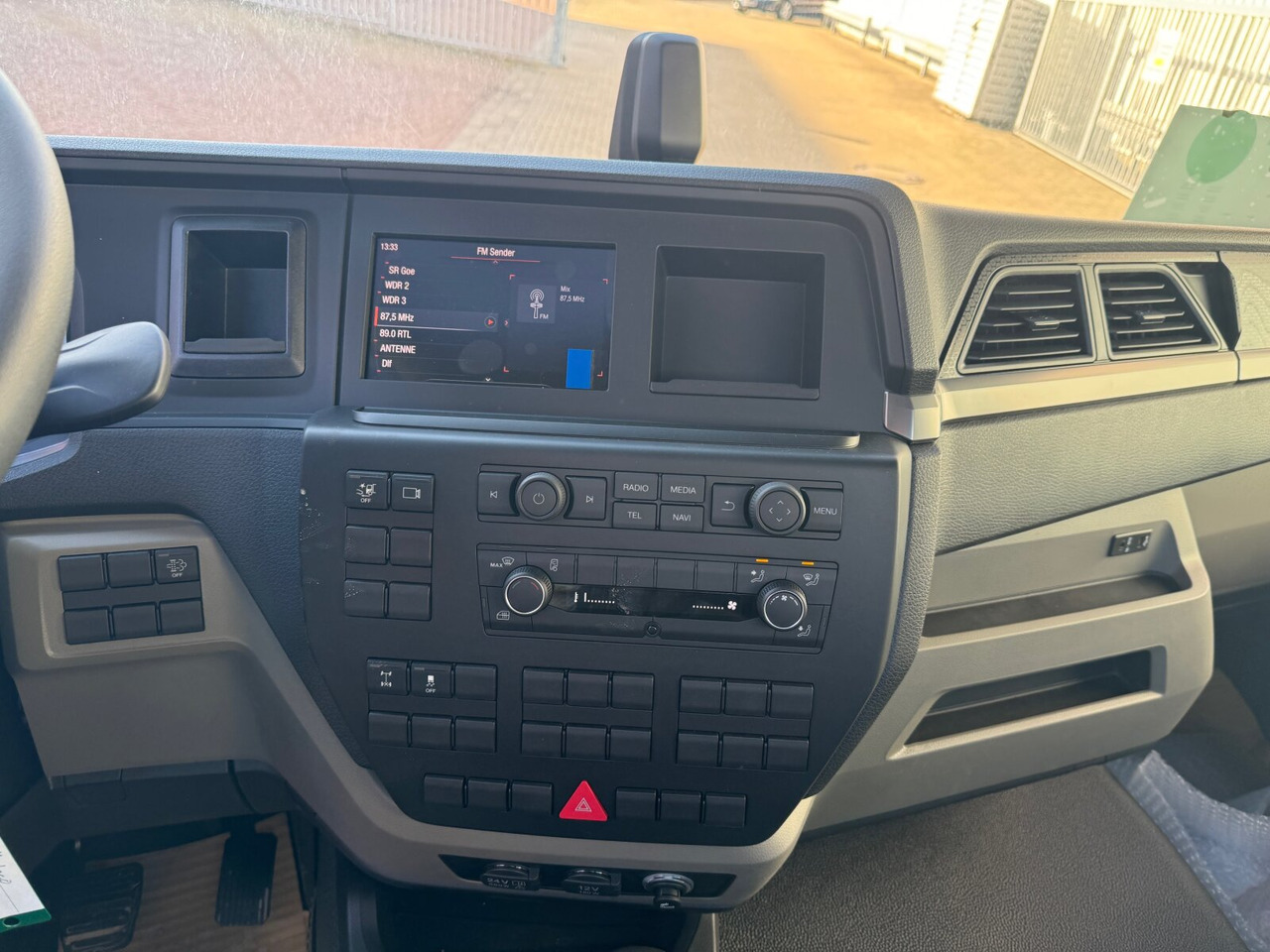 MAN TGL 8.190 4x2 BB CH TGL 8.190 4x2 BB CH, Nebenantrieb, 2x VORHANDEN - Alvaz teherautó: 4 kép. MAN TGL 8.190 4x2 BB CH TGL 8.190 4x2 BB CH, Nebenantrieb, 2x VORHANDEN - Alvaz teherautó: 4 kép.