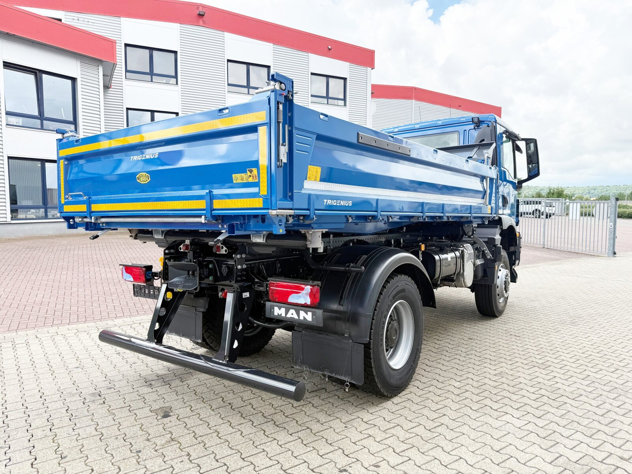 Új Billenőplatós teherautó MAN TGM 18.320 4x4 BB CH TGM 18.320 4x4 BB CH, Navi, Meiller Trigenius: 11 kép.