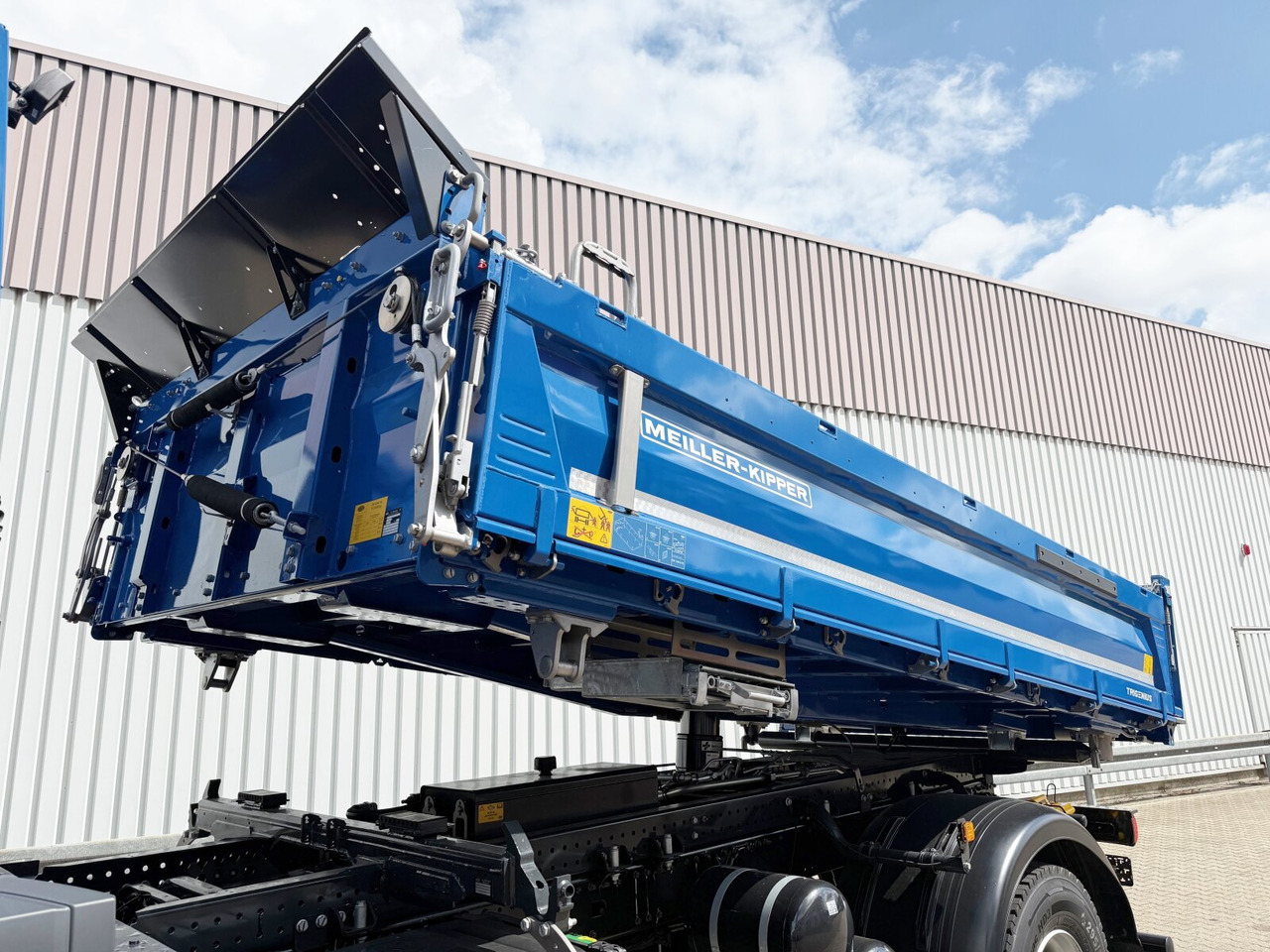 MAN TGM 18.320 4x4 BB CH TGM 18.320 4x4 BB CH, Navi, Meiller Trigenius - Billenőplatós teherautó: 2 kép. MAN TGM 18.320 4x4 BB CH TGM 18.320 4x4 BB CH, Navi, Meiller Trigenius - Billenőplatós teherautó: 2 kép.
