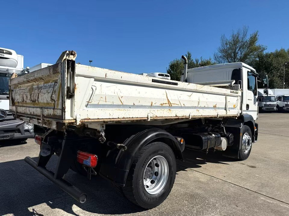MAN TGM 18.340 4x2 BB TGM 18.340 4x2 BB - Billenőplatós teherautó: 5 kép. MAN TGM 18.340 4x2 BB TGM 18.340 4x2 BB - Billenőplatós teherautó: 5 kép.