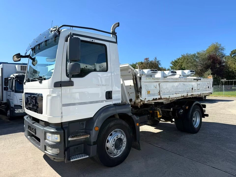 MAN TGM 18.340 4x2 BB TGM 18.340 4x2 BB - Billenőplatós teherautó: 3 kép. MAN TGM 18.340 4x2 BB TGM 18.340 4x2 BB - Billenőplatós teherautó: 3 kép.