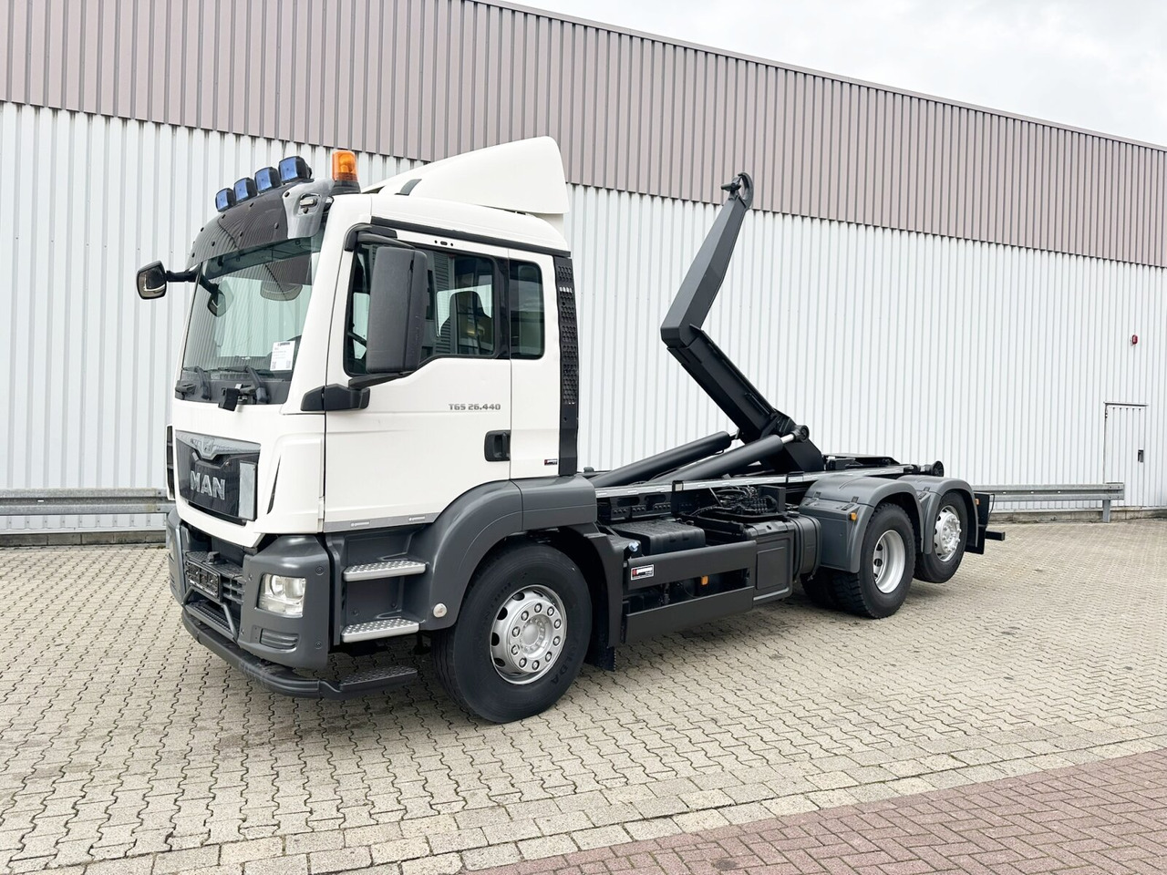 MAN TGS 26.440 6x2 BL TGS 26.440 6x2 BL - Horgos rakodó teherautó: 1 kép. MAN TGS 26.440 6x2 BL TGS 26.440 6x2 BL - Horgos rakodó teherautó: 1 kép.