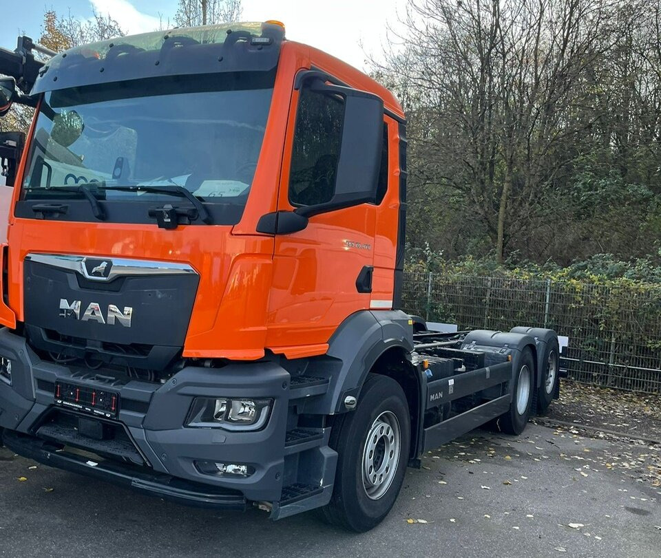 MAN TGS 26.470 6x2-4 BL CH TGS 26.470 6x2-4 BL CH, Lenk-/Liftachse, NMV - Alvaz teherautó: 2 kép. MAN TGS 26.470 6x2-4 BL CH TGS 26.470 6x2-4 BL CH, Lenk-/Liftachse, NMV - Alvaz teherautó: 2 kép.