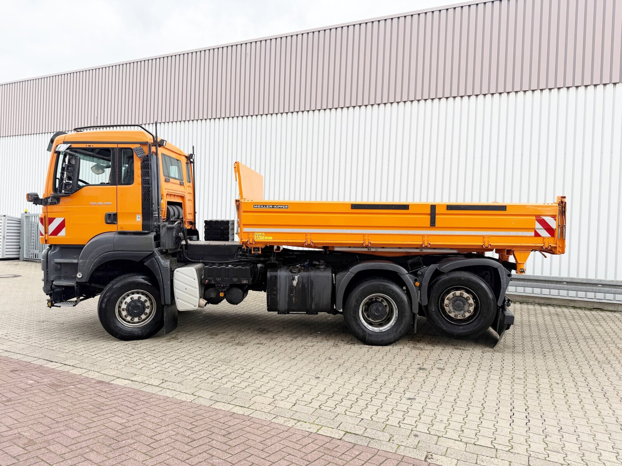 MAN TGS 28.400 6x4-4 BL TGS 28.400 6x4-4 BL, EEV, Lenk-/Liftachse, Wechselsystem - Billenőplatós teherautó: 2 kép. MAN TGS 28.400 6x4-4 BL TGS 28.400 6x4-4 BL, EEV, Lenk-/Liftachse, Wechselsystem - Billenőplatós teherautó: 2 kép.