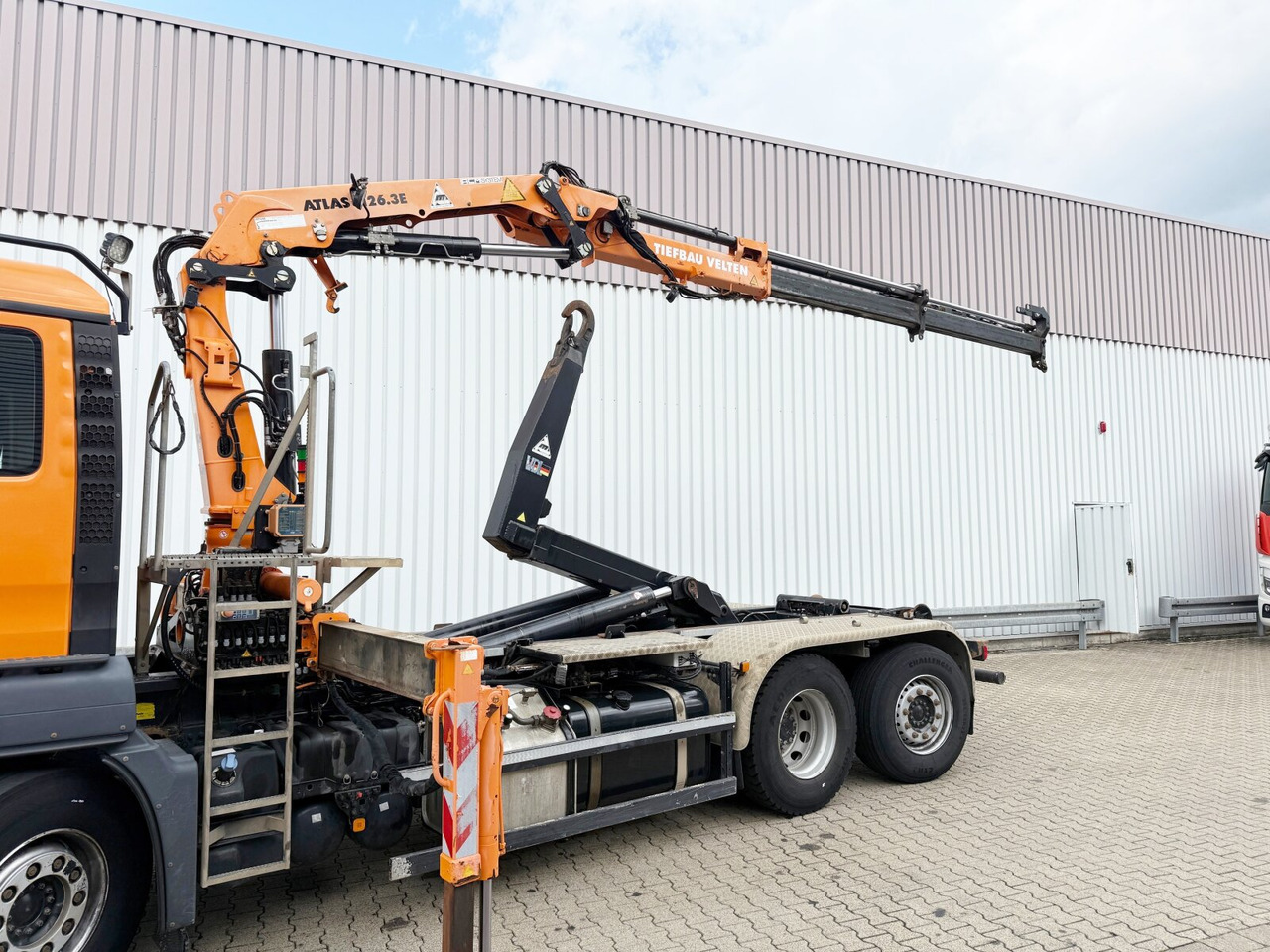 MAN TGS 28.440 6x2-4 BL TGS 28.440 6x2-4 BL, Lenk-/Liftachse, Kran Atlas 126.3E-A2L, Funk - Horgos rakodó teherautó, Darus autó: 2 kép. MAN TGS 28.440 6x2-4 BL TGS 28.440 6x2-4 BL, Lenk-/Liftachse, Kran Atlas 126.3E-A2L, Funk - Horgos rakodó teherautó, Darus autó: 2 kép.