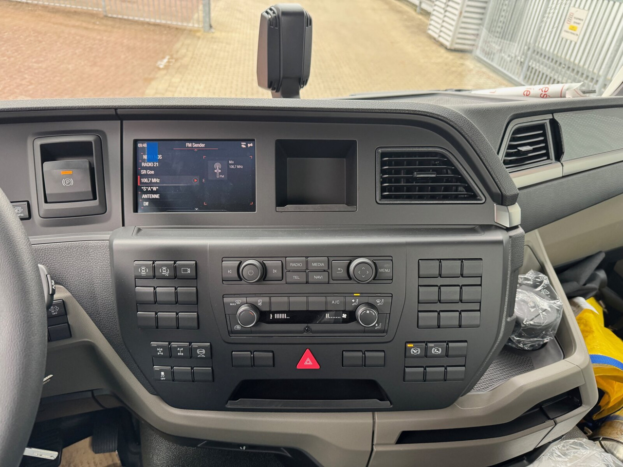 MAN TGS 33.440 6x4 BB TGS 33.440 6x4 BB, Alu-Bordwände, mehrfach vorhanden! - Billenőplatós teherautó: 2 kép. MAN TGS 33.440 6x4 BB TGS 33.440 6x4 BB, Alu-Bordwände, mehrfach vorhanden! - Billenőplatós teherautó: 2 kép.