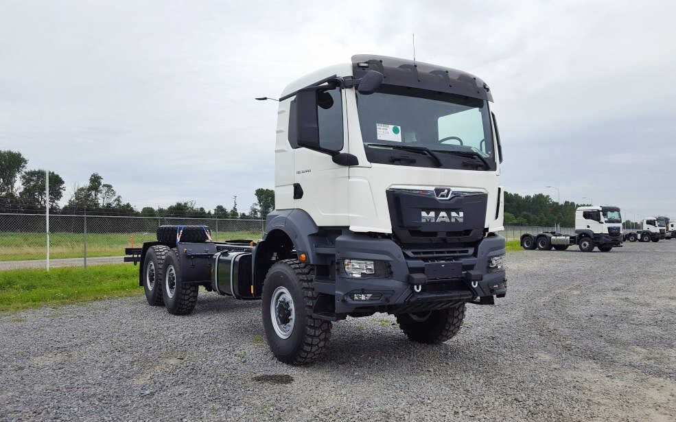 MAN TGS 33.440 6x6 BB CH TGS 33.440 6x6 BB CH, Euro2, Einzelbereifung, 4x vorhanden! - Alvaz teherautó: 2 kép. MAN TGS 33.440 6x6 BB CH TGS 33.440 6x6 BB CH, Euro2, Einzelbereifung, 4x vorhanden! - Alvaz teherautó: 2 kép.