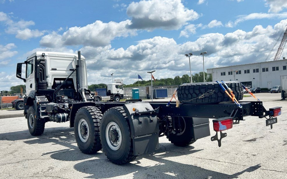 MAN TGS 33.440 6x6 BB CH TGS 33.440 6x6 BB CH, Euro2, Einzelbereifung, 4x vorhanden! - Alvaz teherautó: 3 kép. MAN TGS 33.440 6x6 BB CH TGS 33.440 6x6 BB CH, Euro2, Einzelbereifung, 4x vorhanden! - Alvaz teherautó: 3 kép.
