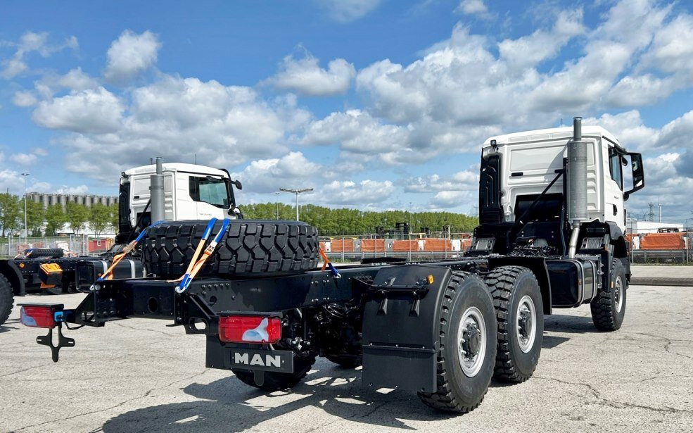MAN TGS 33.440 6x6 BB CH TGS 33.440 6x6 BB CH, Euro2, Einzelbereifung, 4x vorhanden! - Alvaz teherautó: 4 kép. MAN TGS 33.440 6x6 BB CH TGS 33.440 6x6 BB CH, Euro2, Einzelbereifung, 4x vorhanden! - Alvaz teherautó: 4 kép.