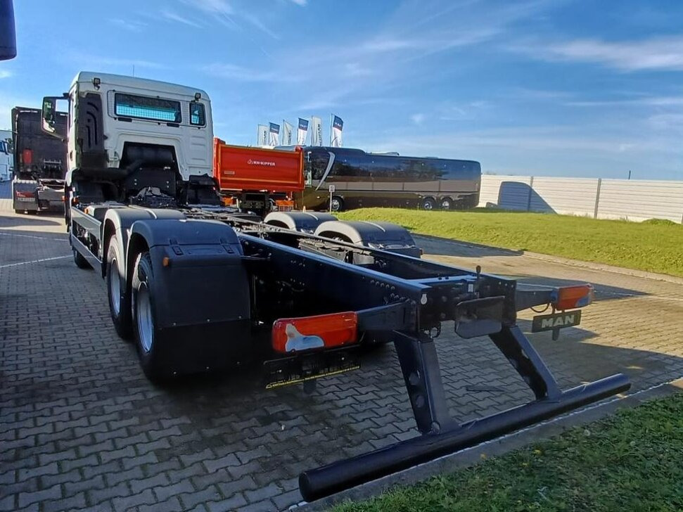 MAN TGS 33.440 6x6 BB CH TGS 33.440 6x6 BB CH, Hohe Bauart, Nebenantrieb - Alvaz teherautó: 4 kép. MAN TGS 33.440 6x6 BB CH TGS 33.440 6x6 BB CH, Hohe Bauart, Nebenantrieb - Alvaz teherautó: 4 kép.