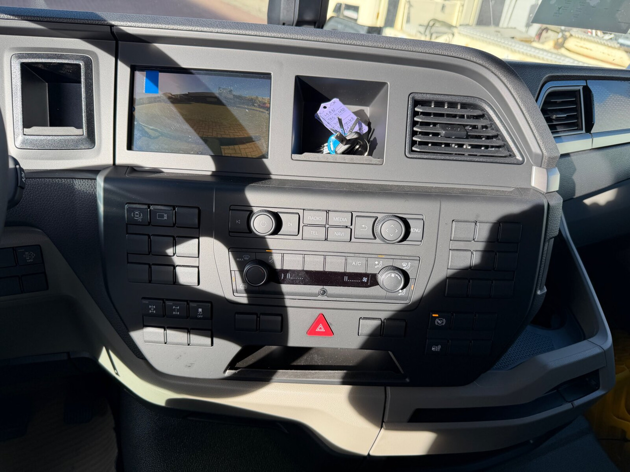 MAN TGS 33.480 6x4 BL CH TGS 33.480 6x4 BL CH - Horgos rakodó teherautó: 5 kép. MAN TGS 33.480 6x4 BL CH TGS 33.480 6x4 BL CH - Horgos rakodó teherautó: 5 kép.