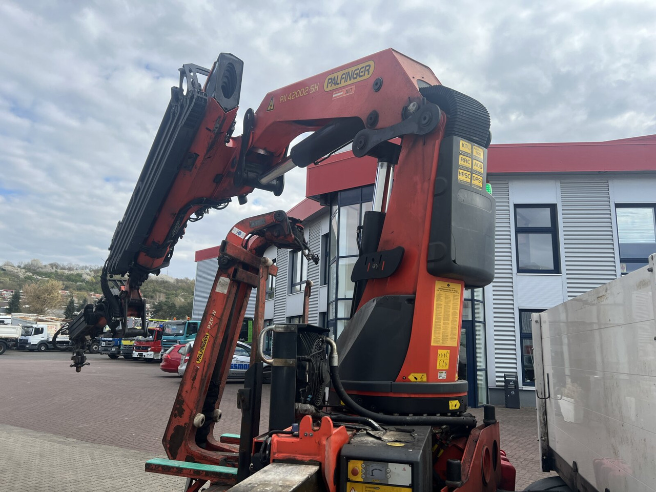MAN TGS 35.440 8x4 BL TGS 35.440 8x4 BL, Navi, Heckkran Palfinger PK42002 SH-F + Jip PJ 060 B, 24,9m-730kg, Funk - Darus autó, Platós teherautó: 2 kép. MAN TGS 35.440 8x4 BL TGS 35.440 8x4 BL, Navi, Heckkran Palfinger PK42002 SH-F + Jip PJ 060 B, 24,9m-730kg, Funk - Darus autó, Platós teherautó: 2 kép.