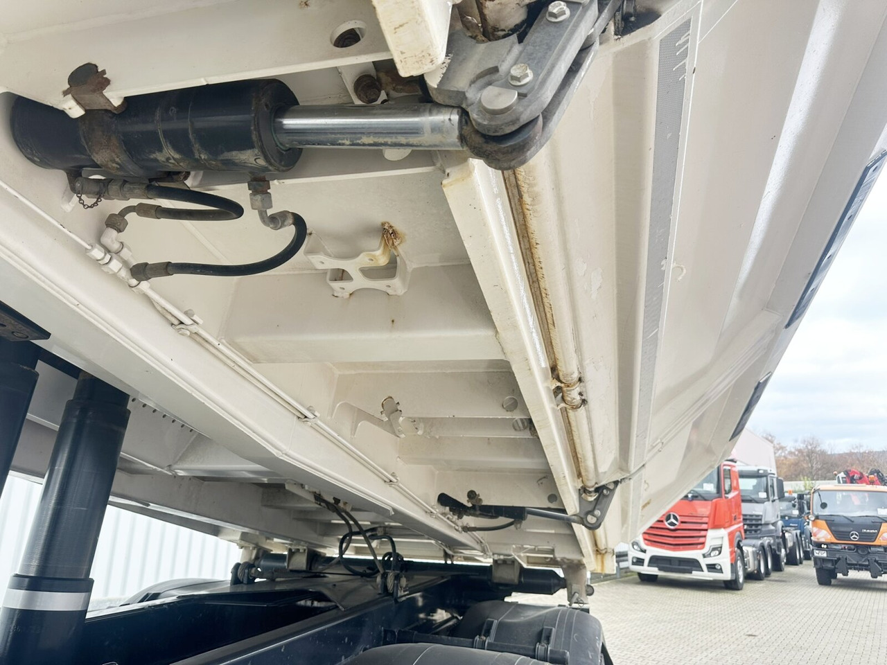 MAN TGS 35.460 8X4 BB TGS 35.460 8X4 BB, Meiller Bordmatik, Rollplane, 13m³ - Billenőplatós teherautó: 2 kép. MAN TGS 35.460 8X4 BB TGS 35.460 8X4 BB, Meiller Bordmatik, Rollplane, 13m³ - Billenőplatós teherautó: 2 kép.