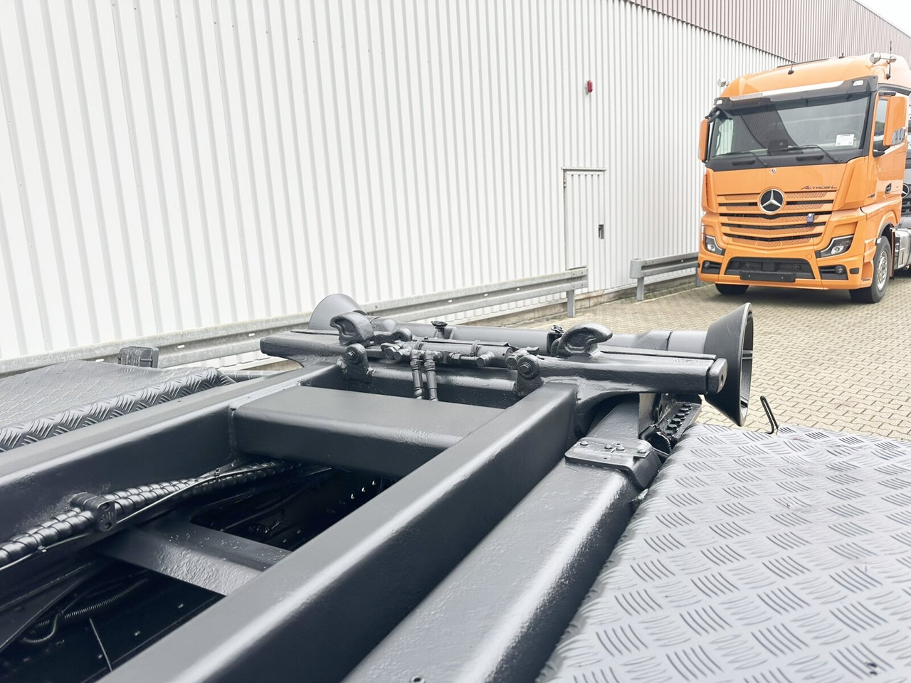 MAN TGS 35.480 8X4 BL TGS 35.400 8x4 BL, Schub-Knick bis 6,5m Container - Horgos rakodó teherautó: 2 kép. MAN TGS 35.480 8X4 BL TGS 35.400 8x4 BL, Schub-Knick bis 6,5m Container - Horgos rakodó teherautó: 2 kép.