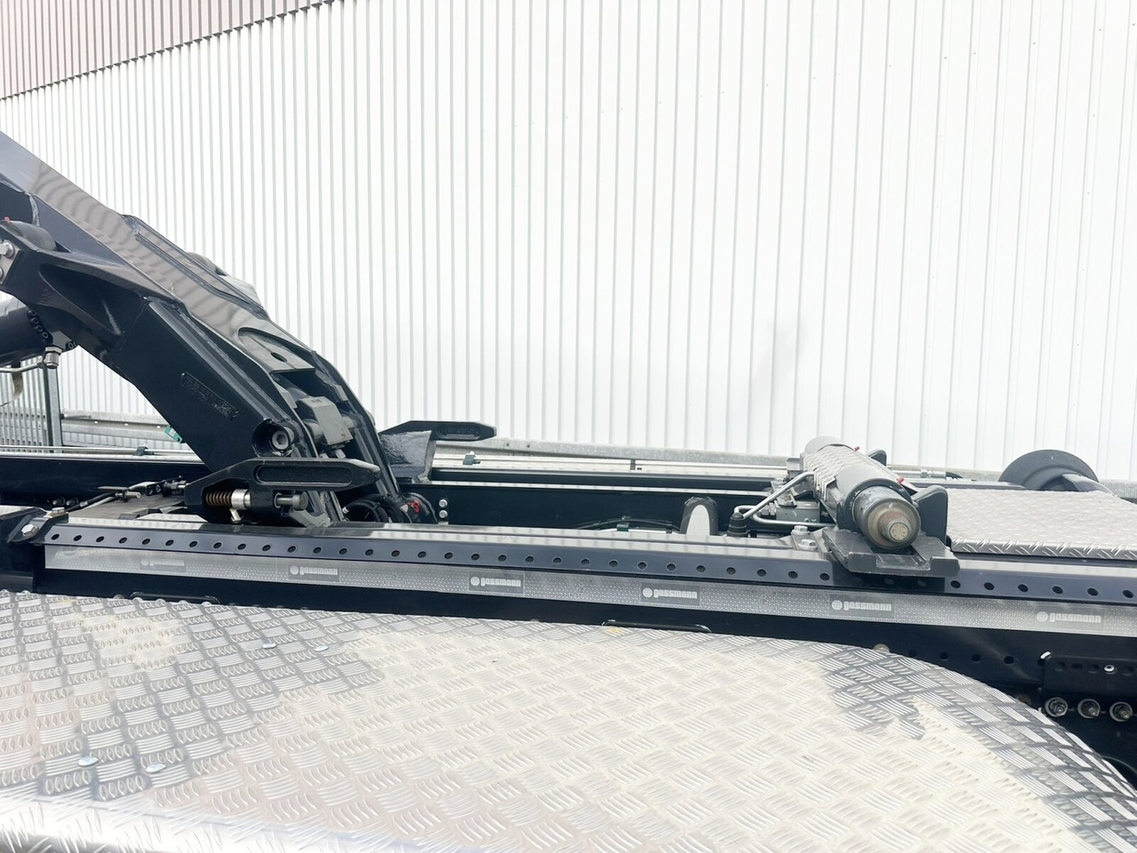 MAN TGS 35.480 8X4 BL TGS 35.480 8X4 BL, Intarder, Kran HMF 3220-K6, 4-fach Abstützung, Funk - Horgos rakodó teherautó, Darus autó: 5 kép. MAN TGS 35.480 8X4 BL TGS 35.480 8X4 BL, Intarder, Kran HMF 3220-K6, 4-fach Abstützung, Funk - Horgos rakodó teherautó, Darus autó: 5 kép.