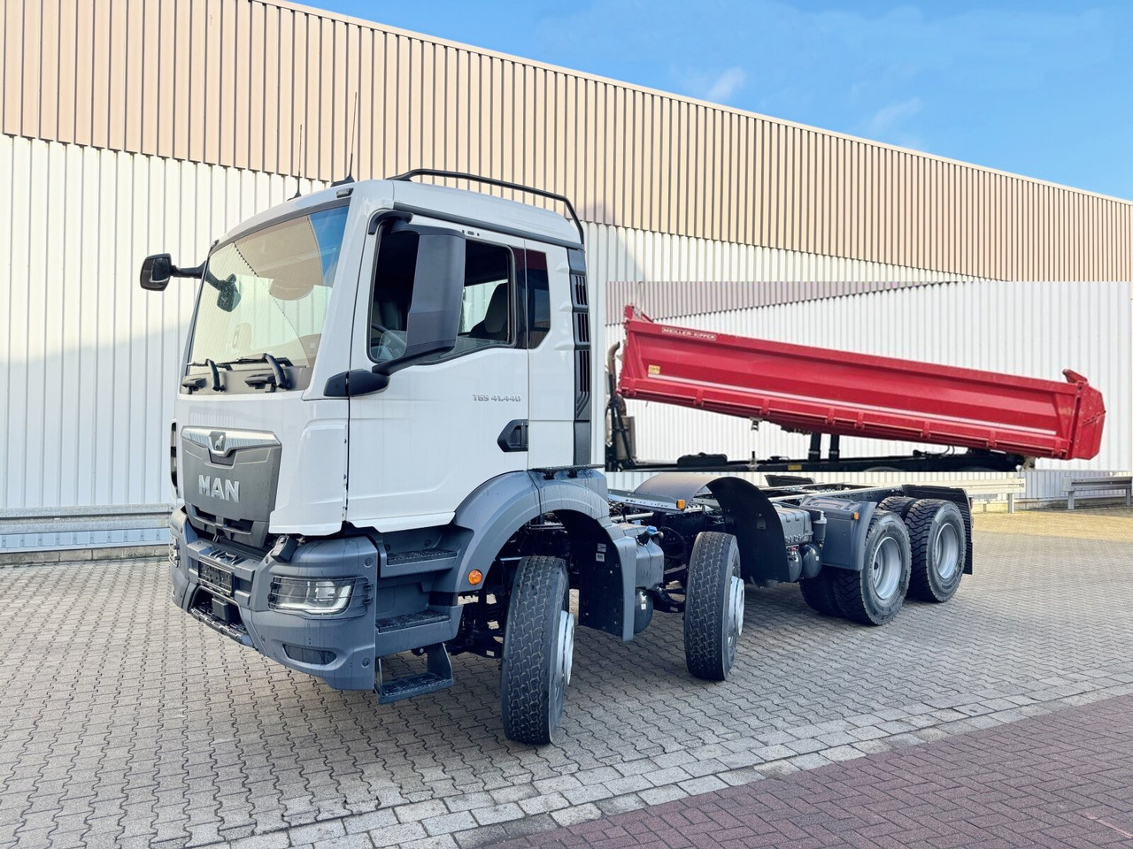MAN TGS 41.440 8x4 BB TGS 41.440 8x4 BB, 5x VORHANDEN - Billenőplatós teherautó: 1 kép. MAN TGS 41.440 8x4 BB TGS 41.440 8x4 BB, 5x VORHANDEN - Billenőplatós teherautó: 1 kép.