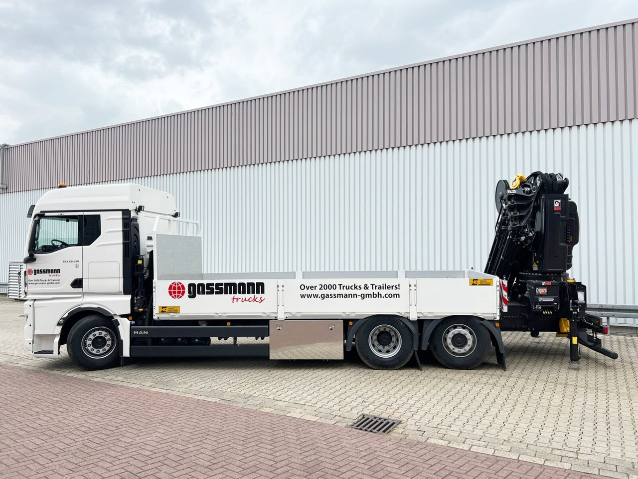 MAN TGX 26.510 6x2-4 LL CH TGX 26.510 6x2-4 LL, Kran Hiab X-HiPro 548 E-8, Lenk-/Liftachse, TwistLock 20Fuß, Funk, Retarder - Darus autó, Platós teherautó: 2 kép. MAN TGX 26.510 6x2-4 LL CH TGX 26.510 6x2-4 LL, Kran Hiab X-HiPro 548 E-8, Lenk-/Liftachse, TwistLock 20Fuß, Funk, Retarder - Darus autó, Platós teherautó: 2 kép.