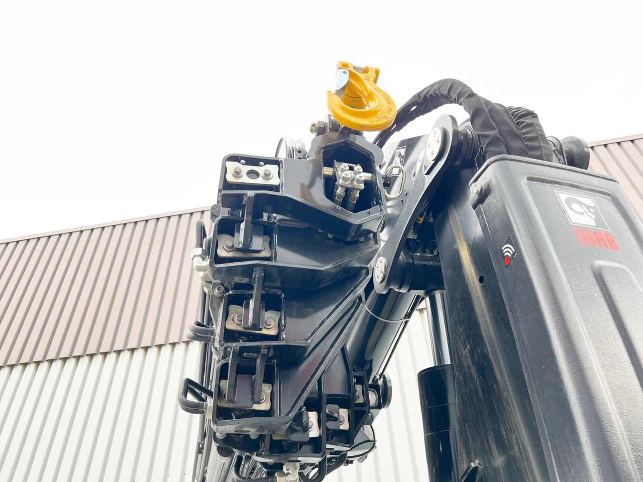 MAN TGX 26.510 6x2-4 LL CH TGX 26.510 6x2-4 LL, Kran Hiab X-HiPro 548 E-8, Lenk-/Liftachse, TwistLock 20Fuß, Funk, Retarder - Darus autó, Platós teherautó: 5 kép. MAN TGX 26.510 6x2-4 LL CH TGX 26.510 6x2-4 LL, Kran Hiab X-HiPro 548 E-8, Lenk-/Liftachse, TwistLock 20Fuß, Funk, Retarder - Darus autó, Platós teherautó: 5 kép.