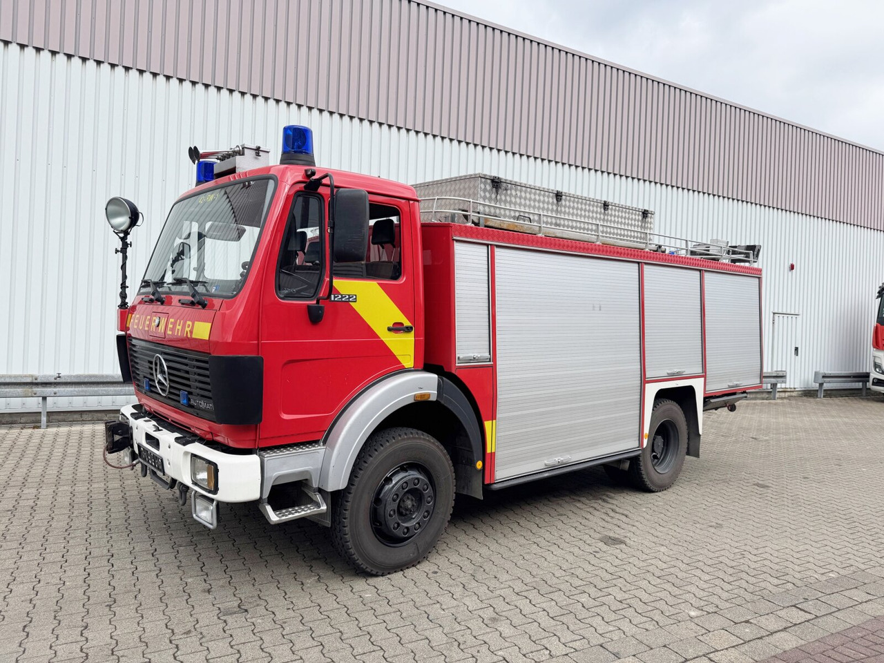 Mercedes-Benz 1222 AF 4x4 Rüstwagen RW 2 1222 AF 4x4, Rüstwagen RW 2, Seilwinde - Mentőautó: 1 kép. Mercedes-Benz 1222 AF 4x4 Rüstwagen RW 2 1222 AF 4x4, Rüstwagen RW 2, Seilwinde - Mentőautó: 1 kép.