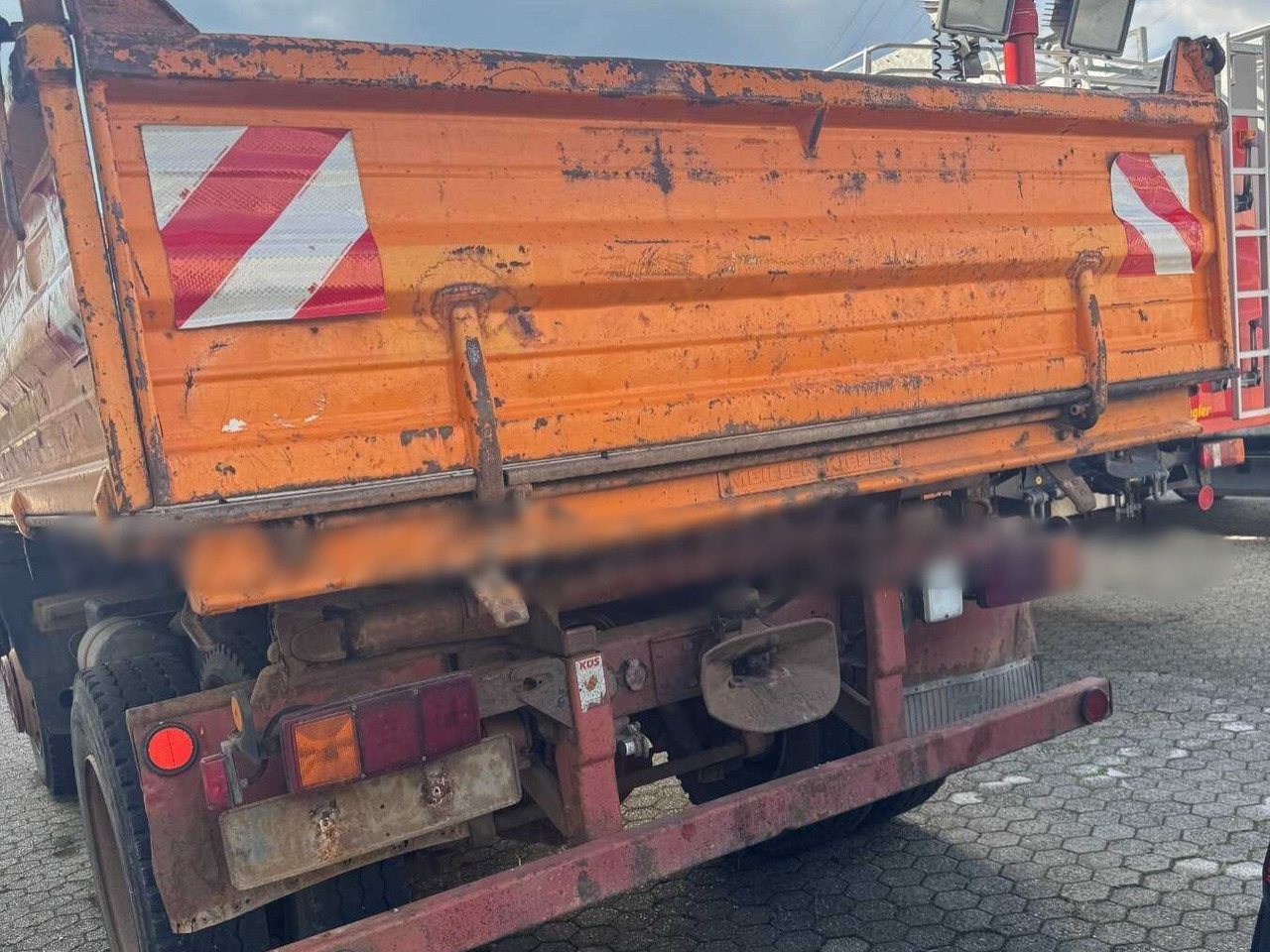 Mercedes-Benz 1314 K 4x2 1314 K 4x2, 6-Zylinder Motor - Billenőplatós teherautó: 3 kép. Mercedes-Benz 1314 K 4x2 1314 K 4x2, 6-Zylinder Motor - Billenőplatós teherautó: 3 kép.