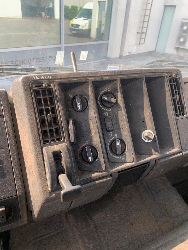 Mercedes-Benz -1722 1722 4x2 - Billenőplatós teherautó, Darus autó: 5 kép. Mercedes-Benz -1722 1722 4x2 - Billenőplatós teherautó, Darus autó: 5 kép.