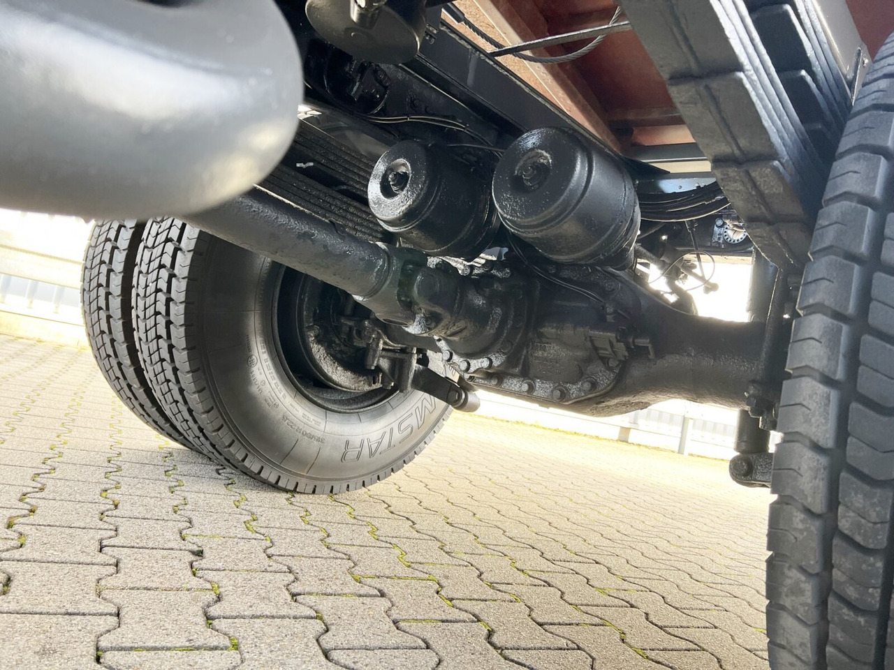Mercedes-Benz 1722 AK 4x4 SK 1722 AK 4x4 - Billenőplatós teherautó: 2 kép. Mercedes-Benz 1722 AK 4x4 SK 1722 AK 4x4 - Billenőplatós teherautó: 2 kép.