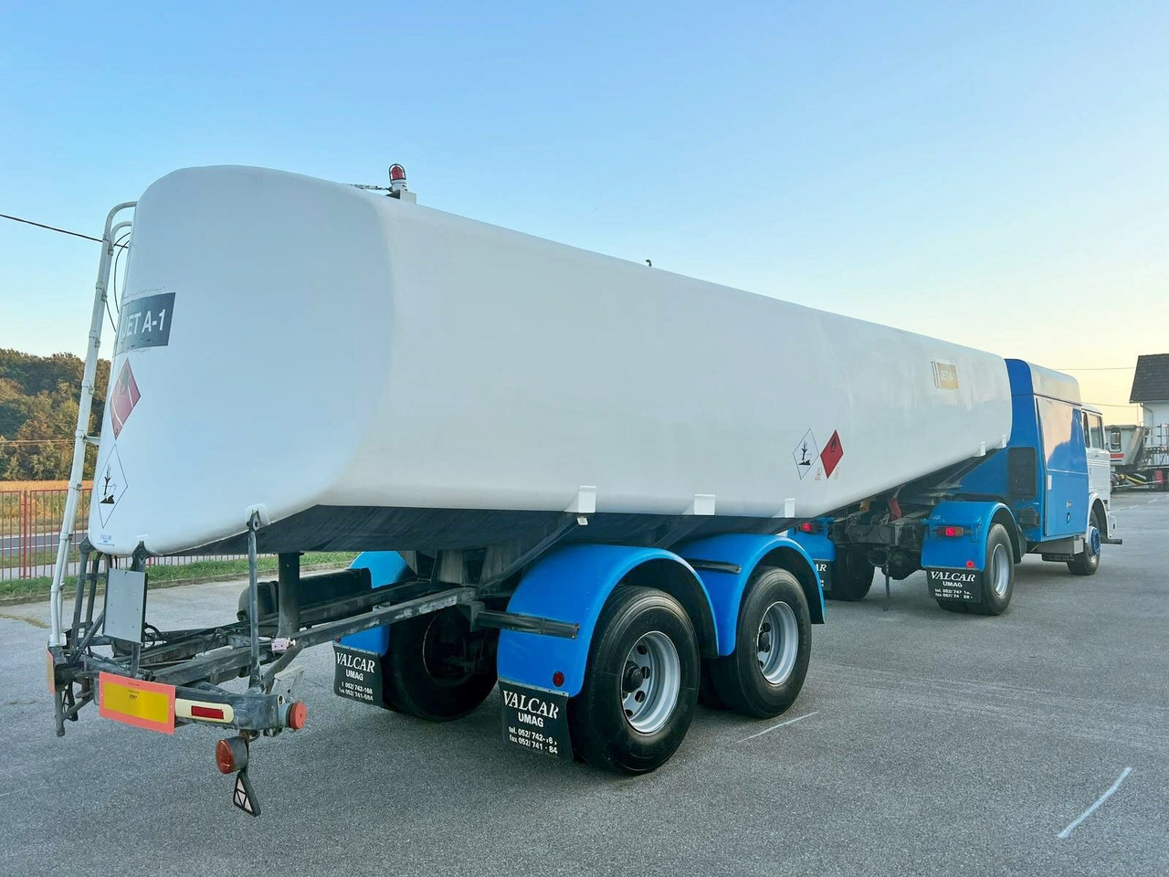 Mercedes-Benz 1923 4x2 Tankwagenzug für Kerosin 40.000l 1923 4x2 Tankwagenzug für Kerosin 40.000l - Tartályos teherautó: 4 kép. Mercedes-Benz 1923 4x2 Tankwagenzug für Kerosin 40.000l 1923 4x2 Tankwagenzug für Kerosin 40.000l - Tartályos teherautó: 4 kép.