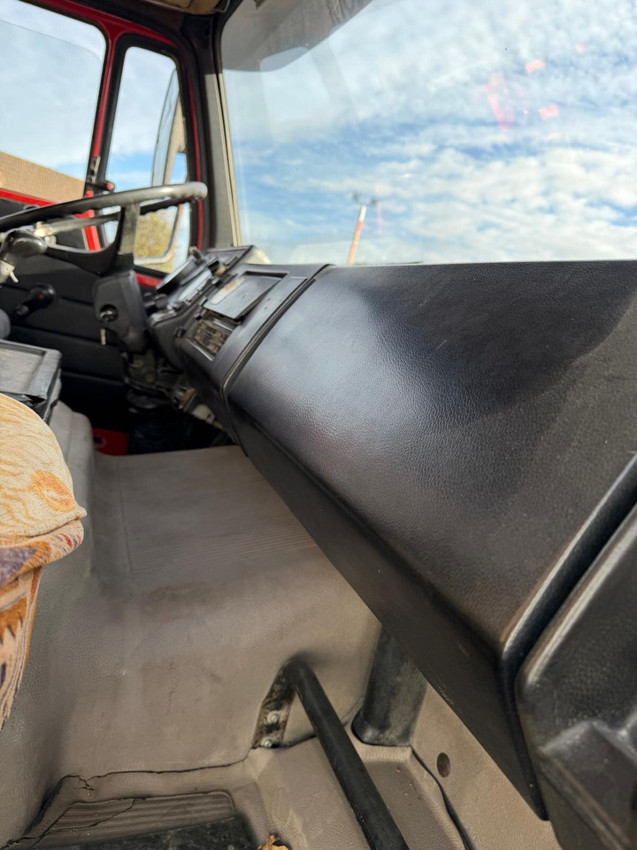 Mercedes-Benz - 2628 6 x 4 - Billenőplatós teherautó: 4 kép. Mercedes-Benz - 2628 6 x 4 - Billenőplatós teherautó: 4 kép.