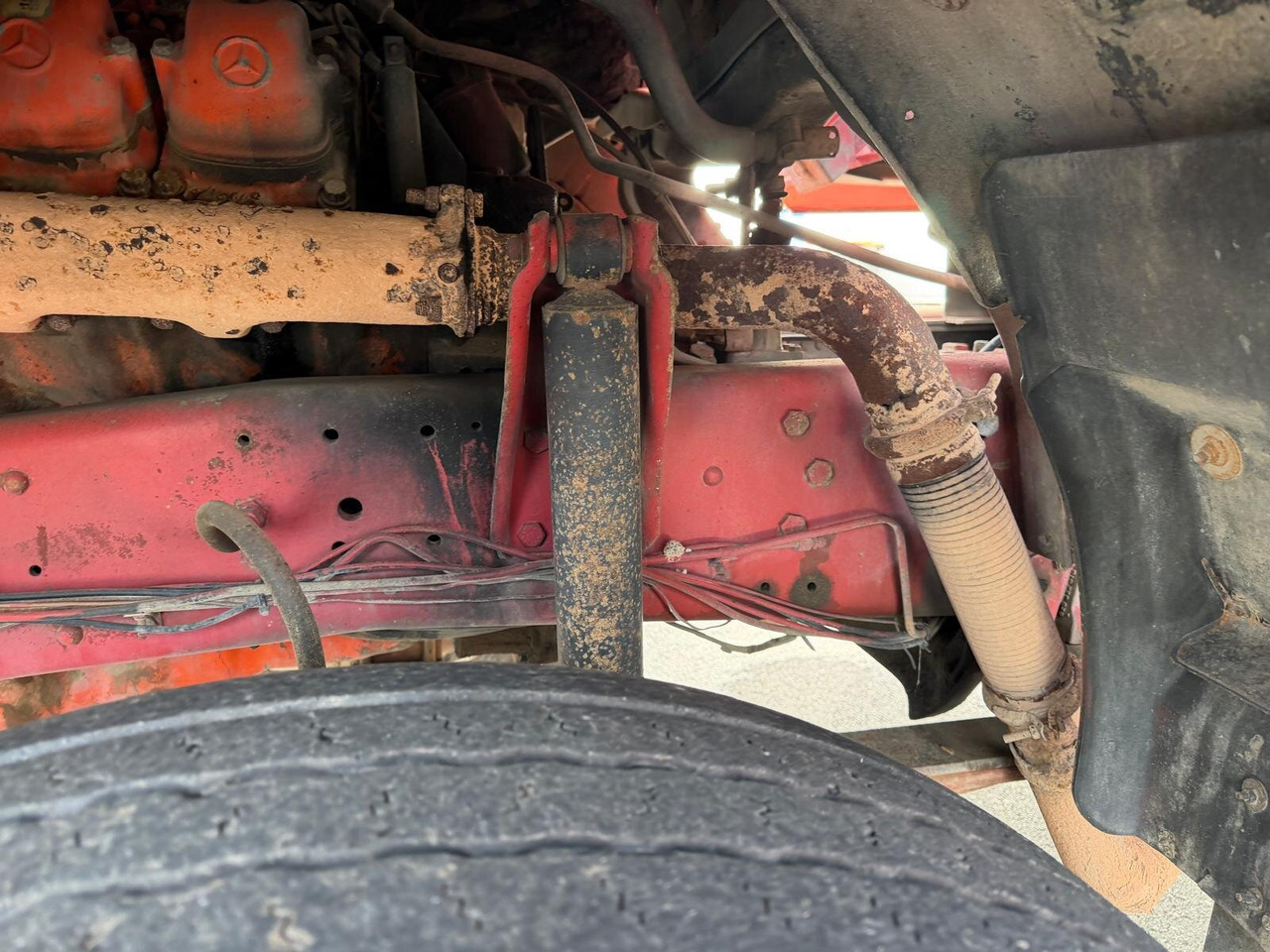 Mercedes-Benz - 2628 6 x 4 - Billenőplatós teherautó: 2 kép. Mercedes-Benz - 2628 6 x 4 - Billenőplatós teherautó: 2 kép.