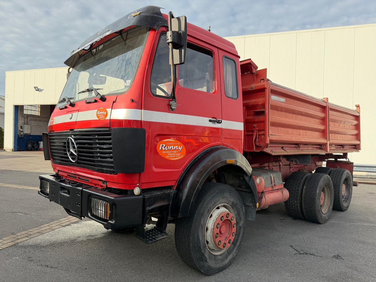 Mercedes-Benz - 2628 6 x 4 - Billenőplatós teherautó: 1 kép. Mercedes-Benz - 2628 6 x 4 - Billenőplatós teherautó: 1 kép.