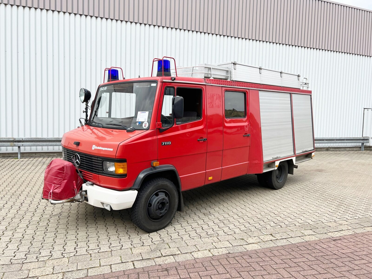 Mercedes-Benz 711 D 4x2 Doka 711 D 4x2 Doka, LF 8 - Tűzoltóautó: 1 kép. Mercedes-Benz 711 D 4x2 Doka 711 D 4x2 Doka, LF 8 - Tűzoltóautó: 1 kép.