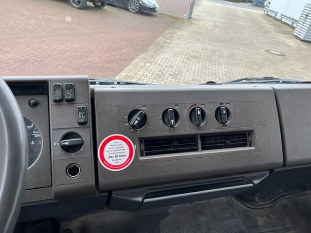 Mercedes-Benz 811 K 4x2 811 K 4x2 - Billenőplatós teherautó: 5 kép. Mercedes-Benz 811 K 4x2 811 K 4x2 - Billenőplatós teherautó: 5 kép.