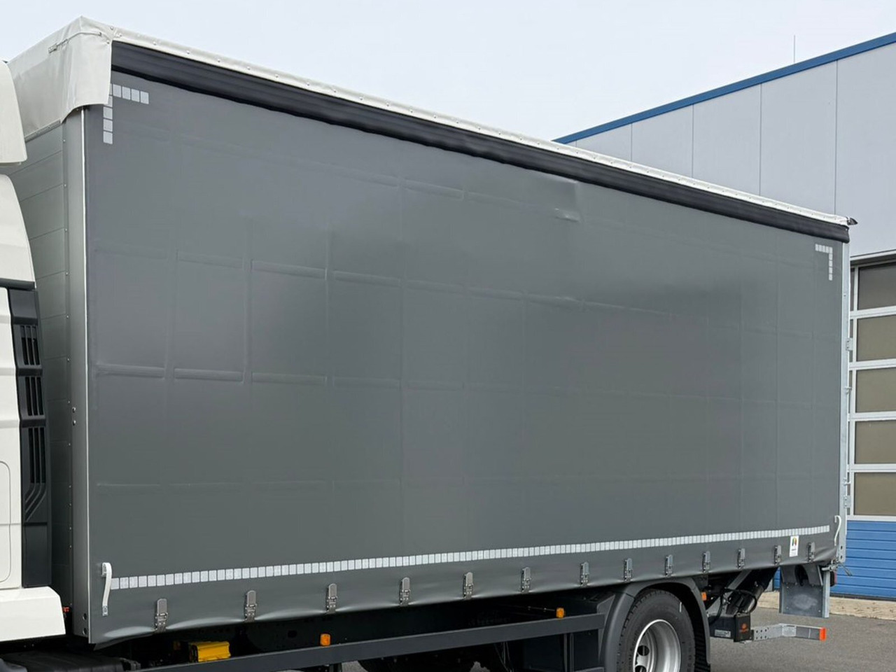 Mercedes-Benz Actros 1827/30 L 4x2 Actros 1827/30 L 4x2, Gardine, LBW - Platós teherautó: 4 kép. Mercedes-Benz Actros 1827/30 L 4x2 Actros 1827/30 L 4x2, Gardine, LBW - Platós teherautó: 4 kép.