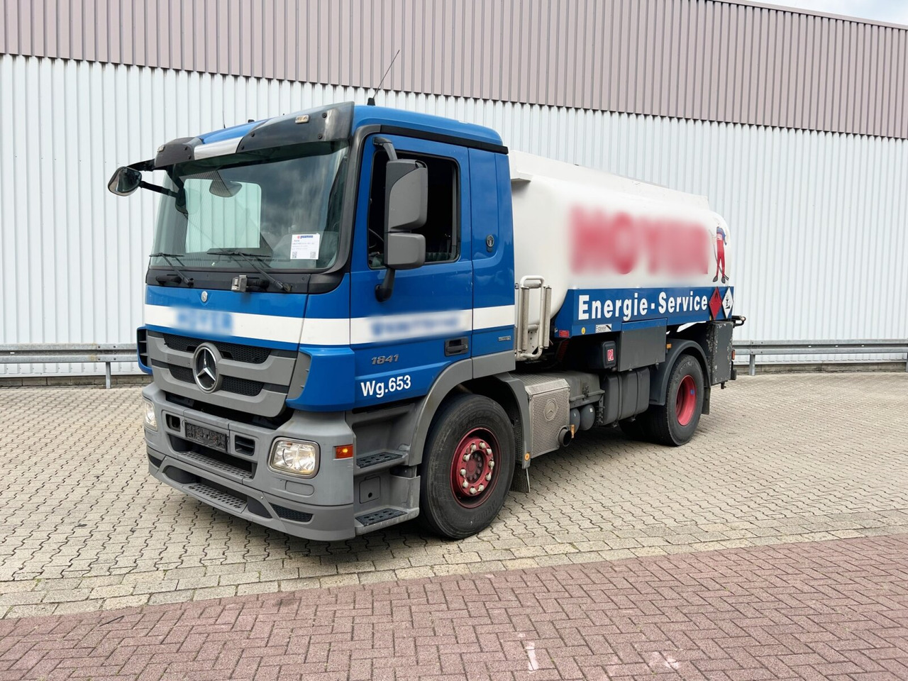 Mercedes-Benz Actros 1841 L 4x2 Actros 1841 L 4x2, Esterer-Tankaufbau, 3 Kammern, 14.000l, ADR - Tartályos teherautó: 1 kép. Mercedes-Benz Actros 1841 L 4x2 Actros 1841 L 4x2, Esterer-Tankaufbau, 3 Kammern, 14.000l, ADR - Tartályos teherautó: 1 kép.