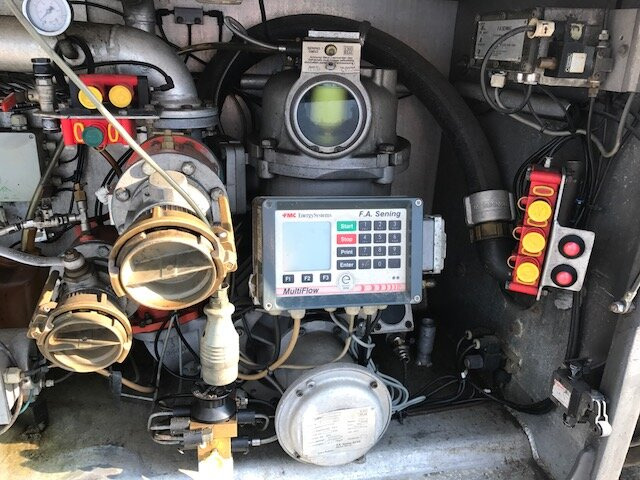 Mercedes-Benz Actros 1841 L 4x2 Actros 1841 L 4x2, Esterer Tankaufbau ca. 13.500l, 2 Kammern - Tartályos teherautó: 2 kép. Mercedes-Benz Actros 1841 L 4x2 Actros 1841 L 4x2, Esterer Tankaufbau ca. 13.500l, 2 Kammern - Tartályos teherautó: 2 kép.