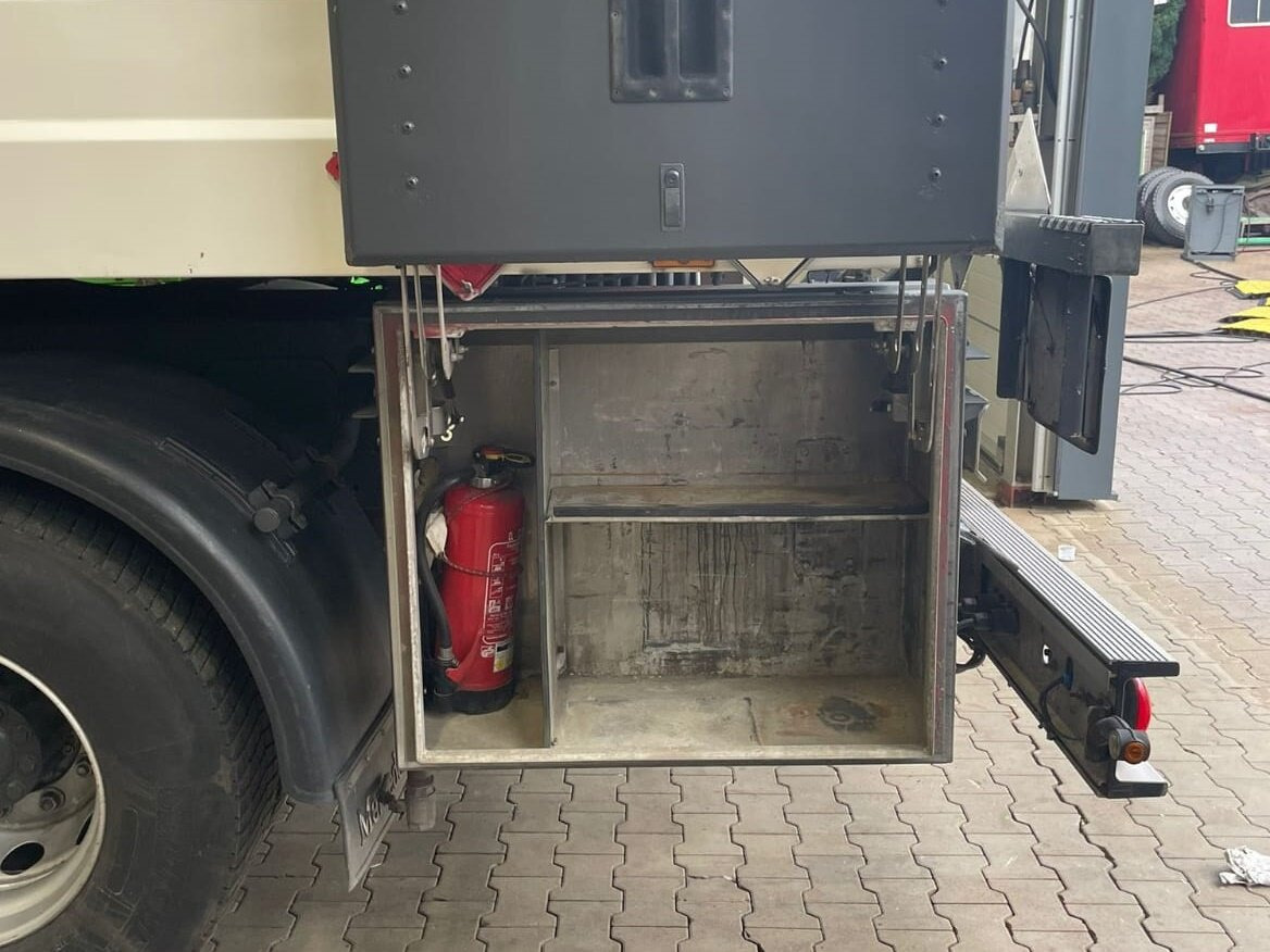 Mercedes-Benz Actros 1844 L 4x2 Actros 1844 L 4x2, Tank 14.250l - Tartályos teherautó: 4 kép. Mercedes-Benz Actros 1844 L 4x2 Actros 1844 L 4x2, Tank 14.250l - Tartályos teherautó: 4 kép.