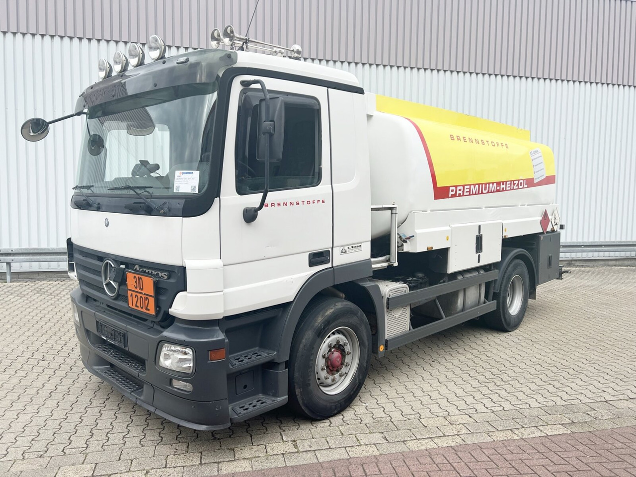 Mercedes-Benz Actros 1844 L 4x2 Actros 1844 L 4x2, Tank 14.250l - Tartályos teherautó: 1 kép. Mercedes-Benz Actros 1844 L 4x2 Actros 1844 L 4x2, Tank 14.250l - Tartályos teherautó: 1 kép.